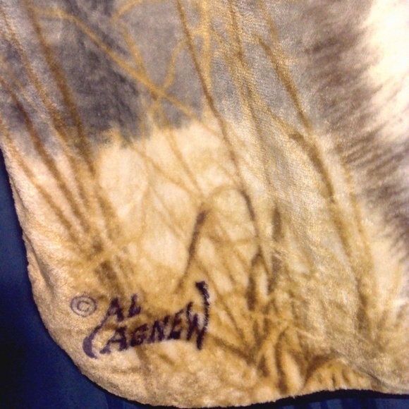 Northwest Nature's Wildlife Throw Blanket - Picture 3 of 4